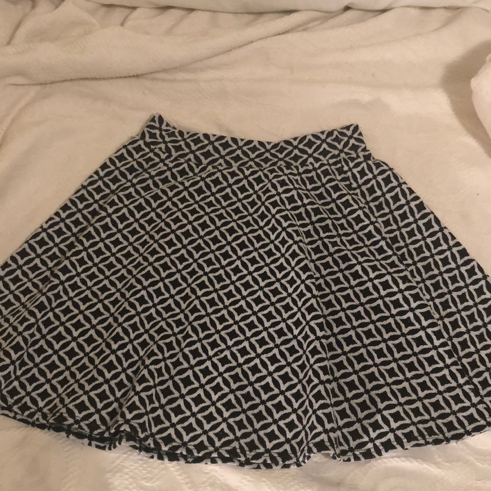 Comfy black and white skater skirt from PacSun!